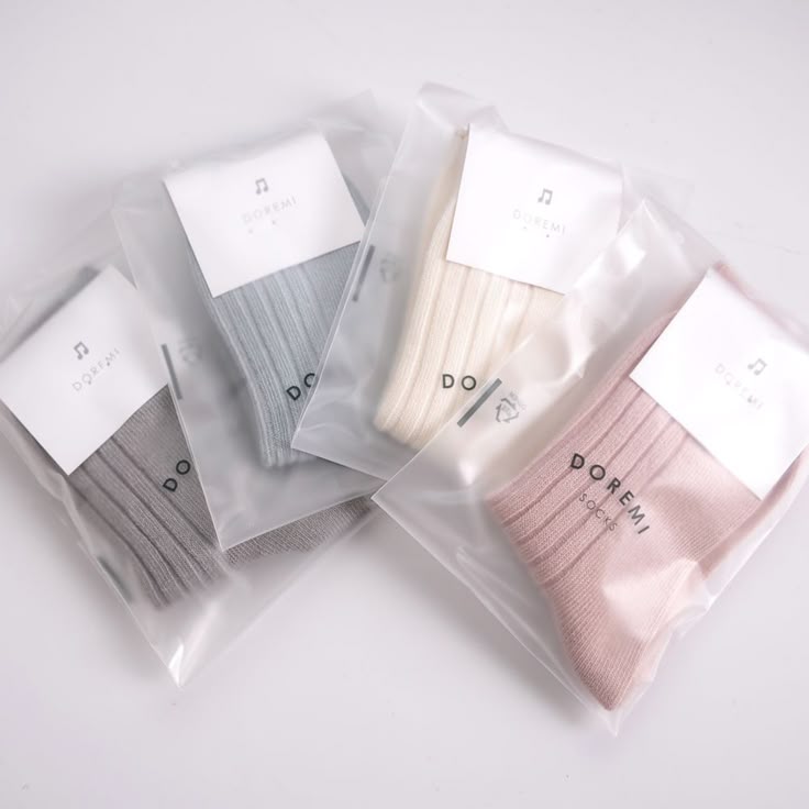 지앤 유아동용 p마시멜로 4족 양말 세트 | Socks packaging, Luxury packaging design, Packaging design inspiration
